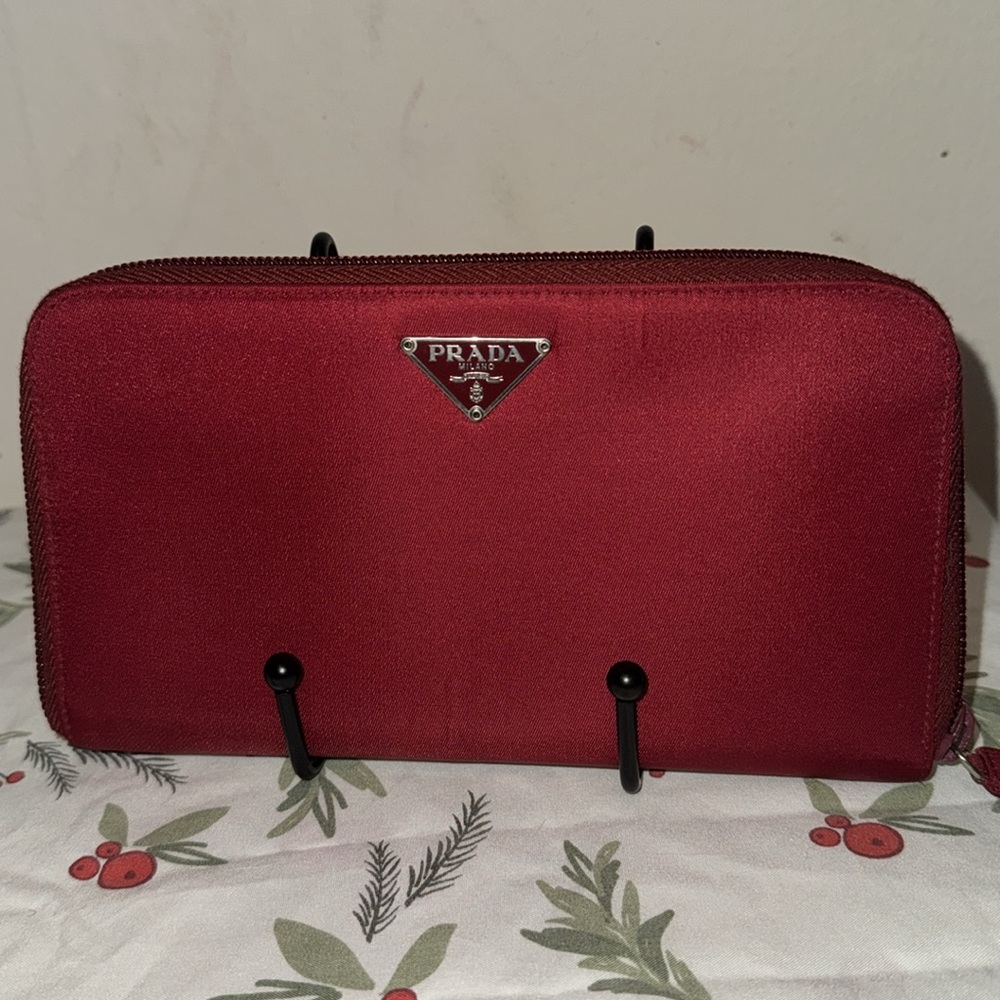 Prada Nylon long wallet zippered wallet 8 CC slots  zippered coin storage , EUC